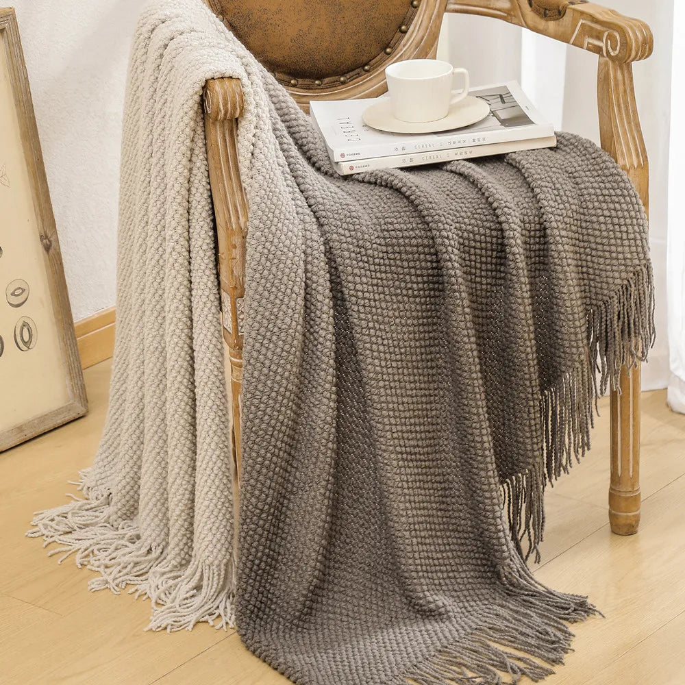 Gradient Knitted Sofa Throw Fringed Acrylic Blanket with Gradient Colors, 4 Seasons Use Soft Fleece-Like Fabric & Anti-Pilling