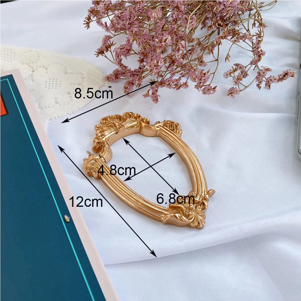 Mini gold small photo frame shooting props retro European style photo frame embossed nail art earrings pose props