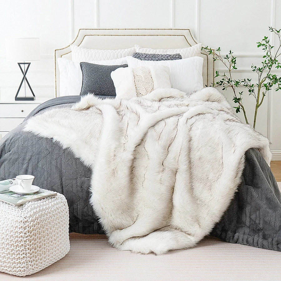 Battilo Faux Fur Blanket Plaid Throw for Sofa Luxury Fox Fur Throw Blanket Winter Warm Fluffy Soft Blankets Bedspread on the Bed