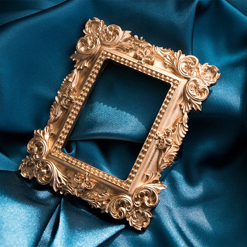 Mini gold small photo frame shooting props retro European style photo frame embossed nail art earrings pose props
